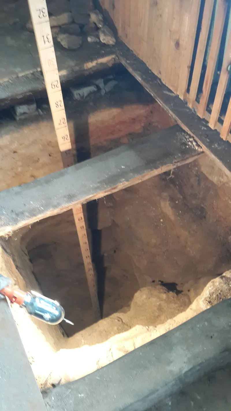 Раскопки фундамента дворца