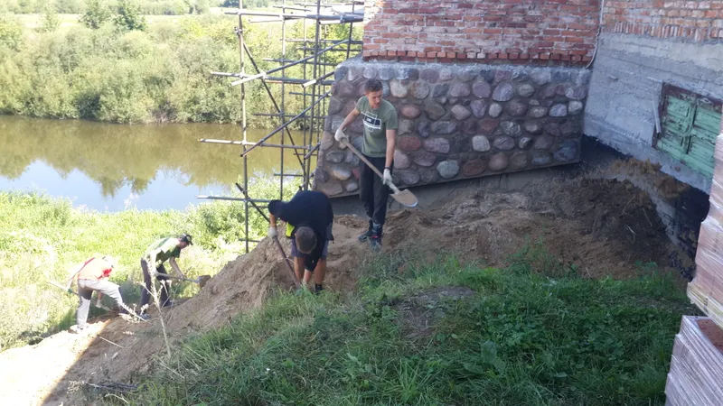 Территория замка