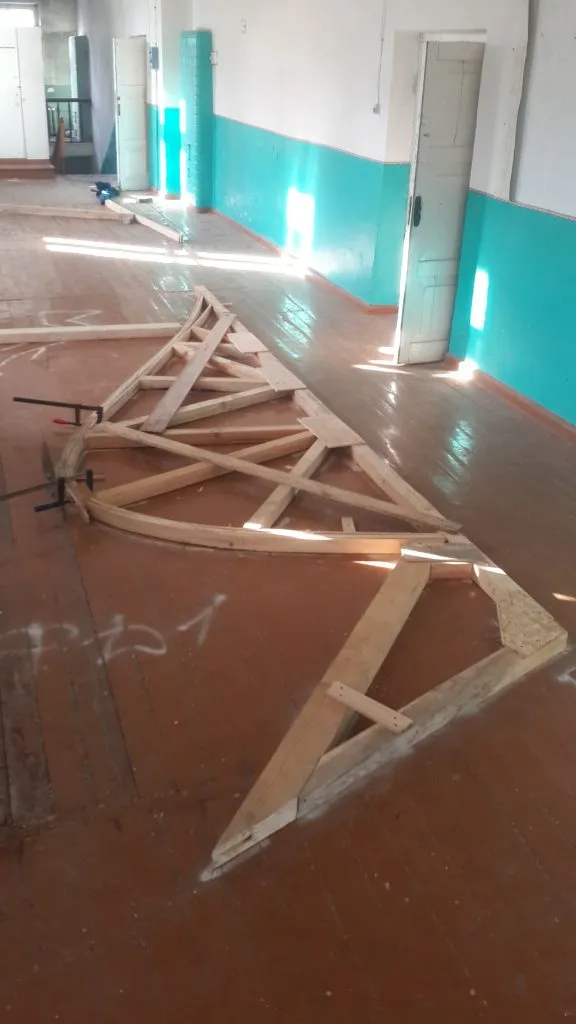 Першая з 16-ці ферм купала