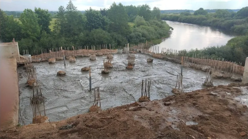 Восточная башня - подоснова цоколя