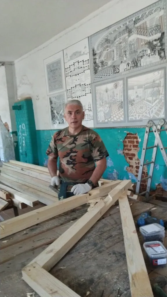 Председатель банка изготовил 10 стропил