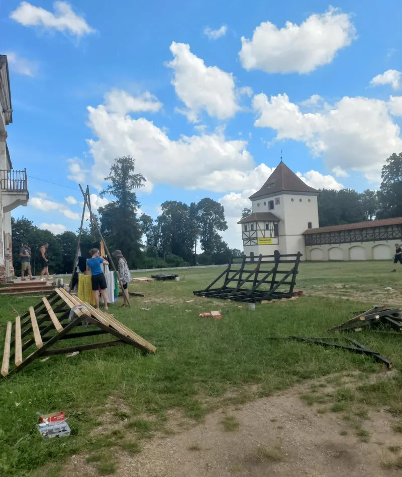 Территория замка