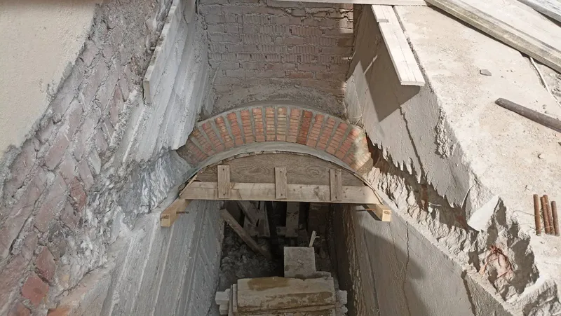 Арка подвала Северной башни